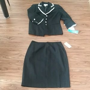 New with tag Liz Claiborne 3pc pants suit Size 12